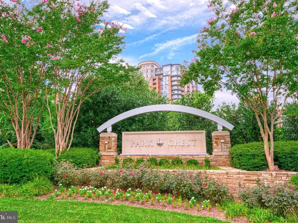 8220 Crestwood Heights Dr APT 216, Mc Lean, VA 22102