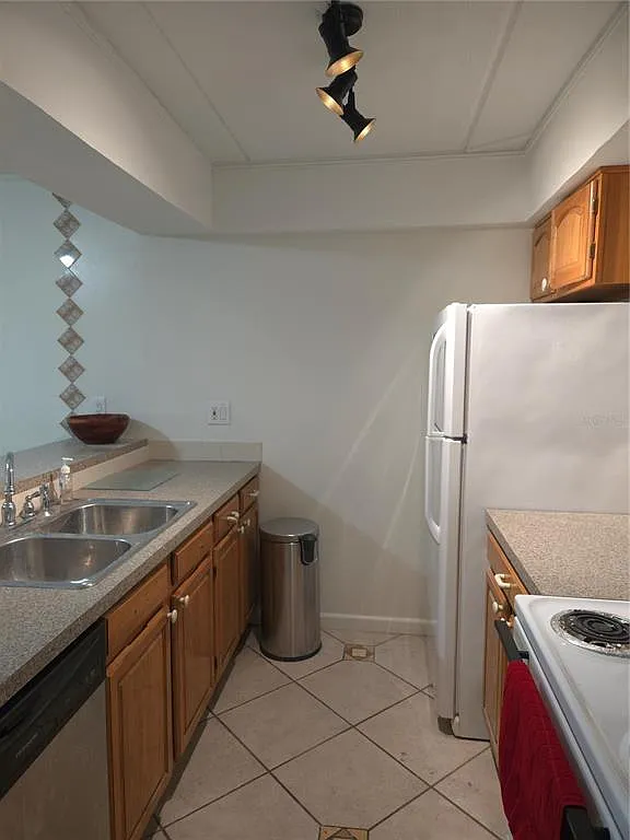 2 bed, 1.0 bath, 872 sqft, $1,395 — Photo 3