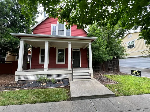 Building Photo - 2361 England St