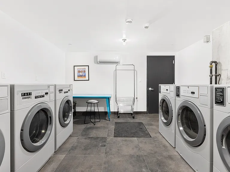 1671 Summerfield St #4B — Photo 4