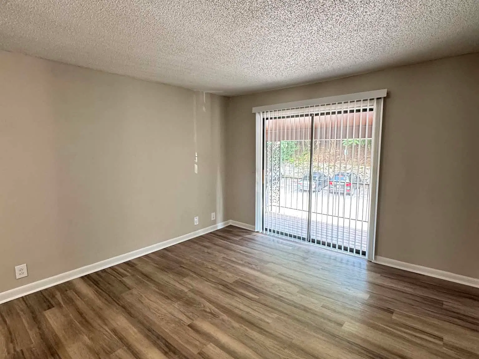 2 bed, 840 sqft, $1,125 — Photo 2