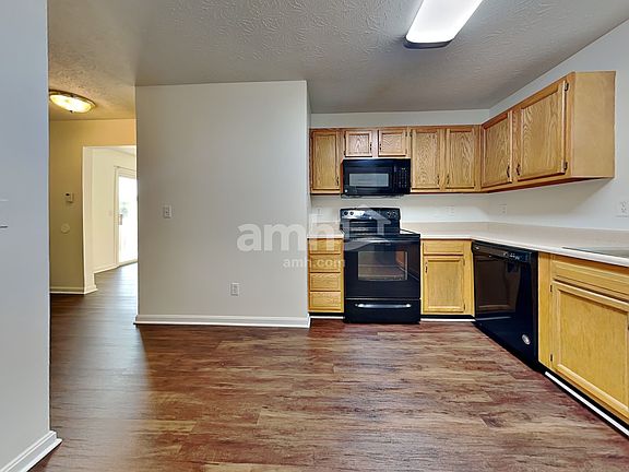 3rd image of 69 Nicole Dr