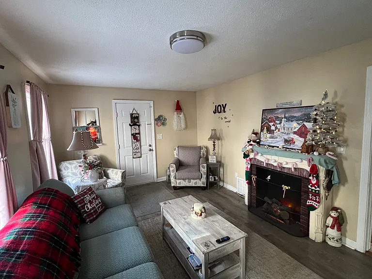 77 N Pond St #1 — Photo 4
