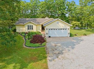 2486 Lakeside Dr, Centralia, IL 62801