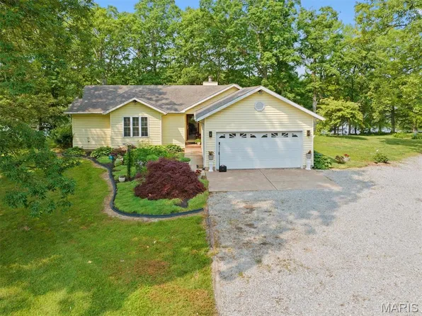 2486 Lakeside Dr, Centralia, IL 62801