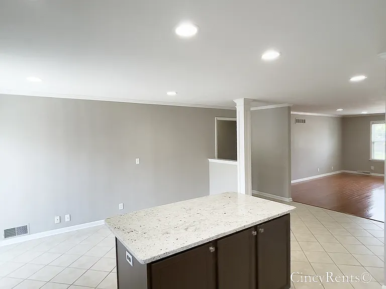 3695 Erie Ave #D — Photo 10