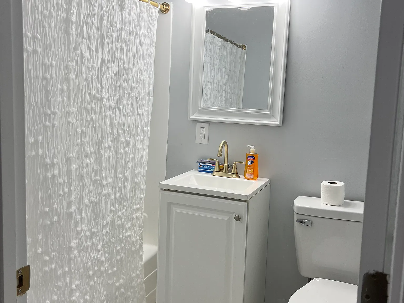 2 bed, 1100 sqft, $1,200 — Photo 3