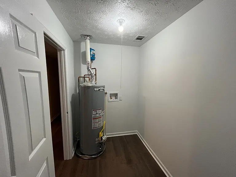 403 Raintree St — Photo 3