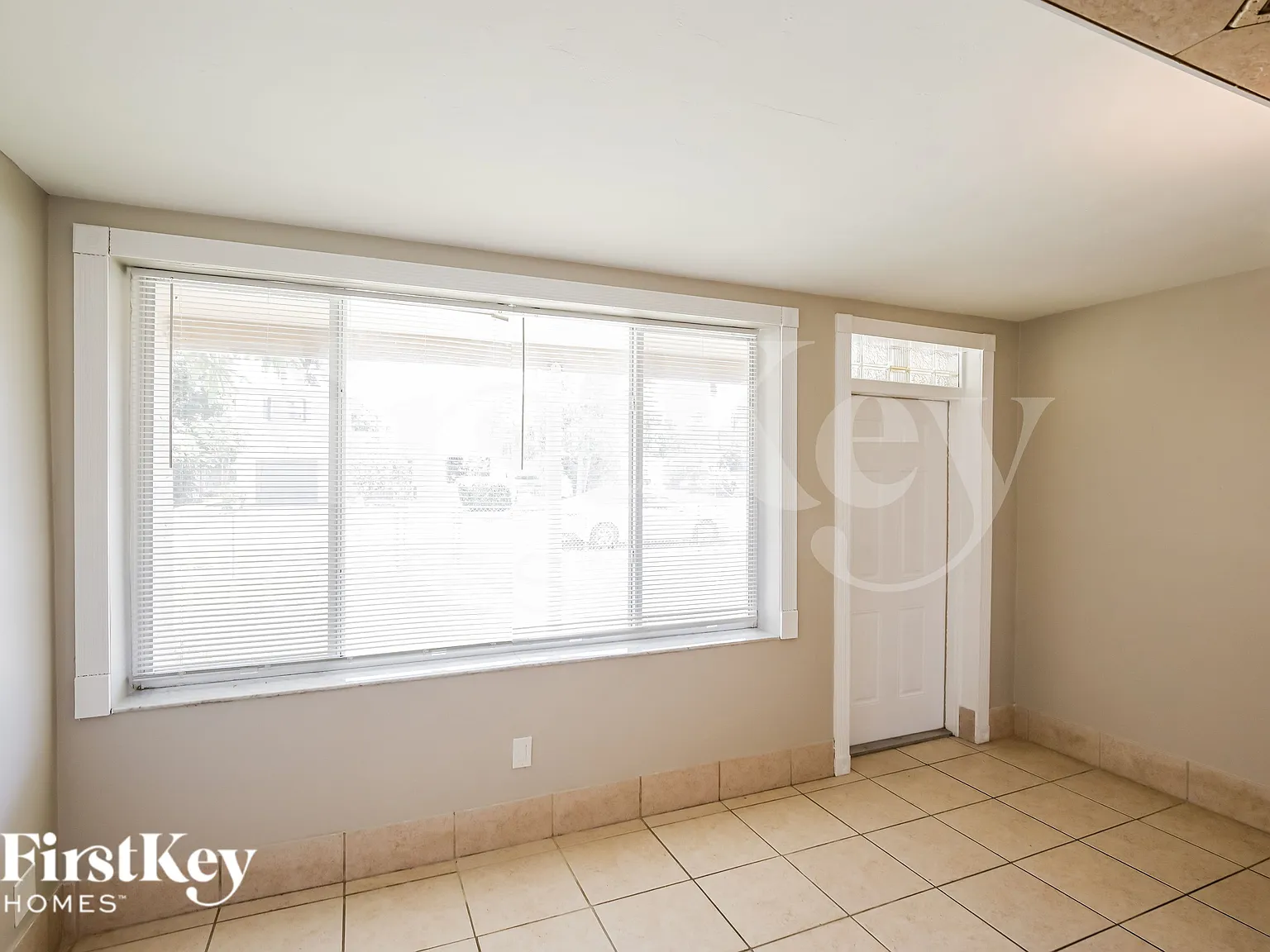 3 bed, 2.0 bath, 1935 sqft, $4,005 — Photo 2