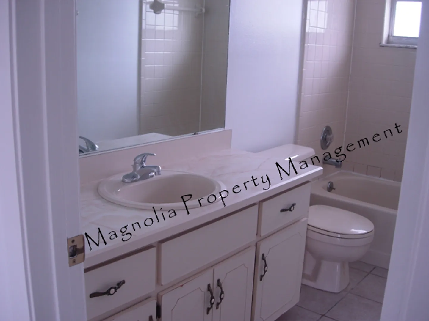Kissimmee 4 Bedroom 2 Bathroom- Fenced Yard — Photo 4