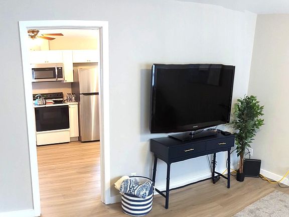 5th image of 2541 Cambridge Rd