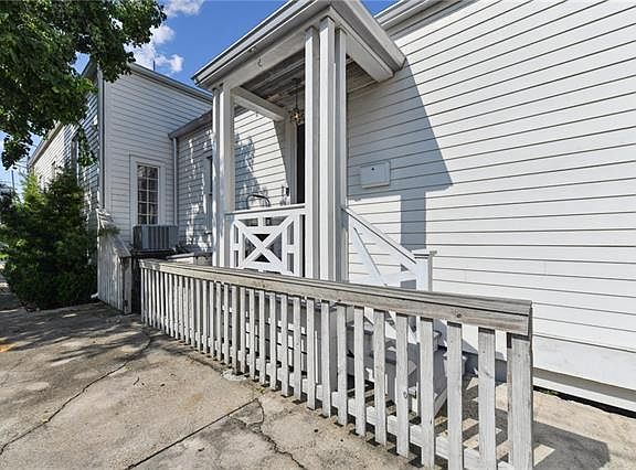 4th image of 441 S Bernadotte St