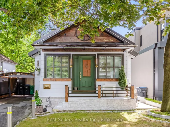 174 Angelene St, Mississauga, ON L5G 1X2