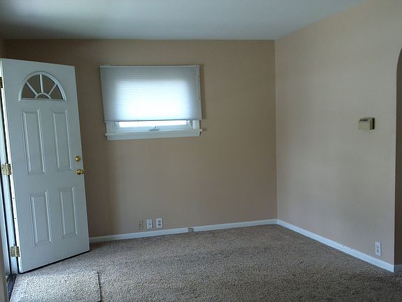5th image of 163 Fairlawn Ave
