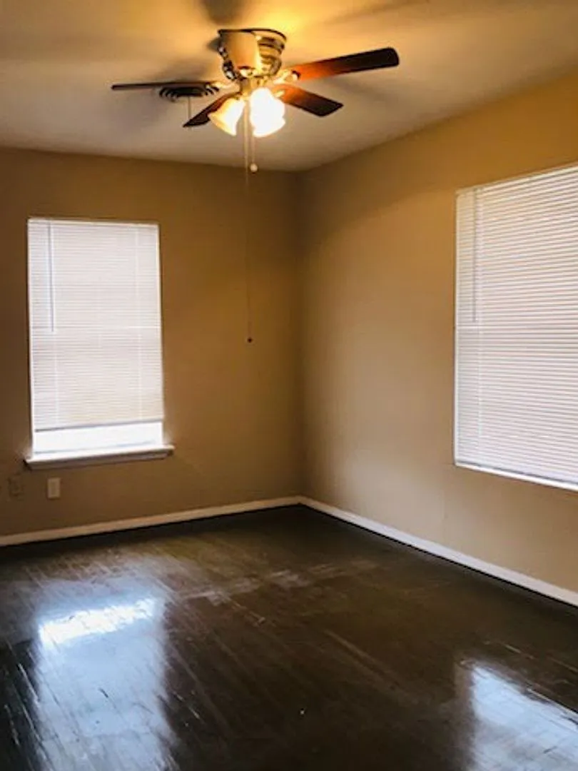 Cozy Home Only 10 Mins from Downtown San Antonio — Photo 4