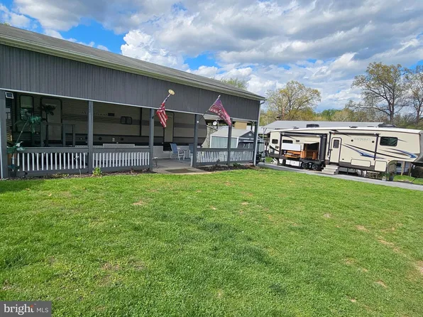 15&16 Poison Oaks, Falling Waters, WV 25419