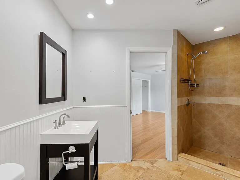 2215 SW 12th Pl — Photo 12