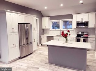 15 Spinythorn Rd, Levittown, PA 19056