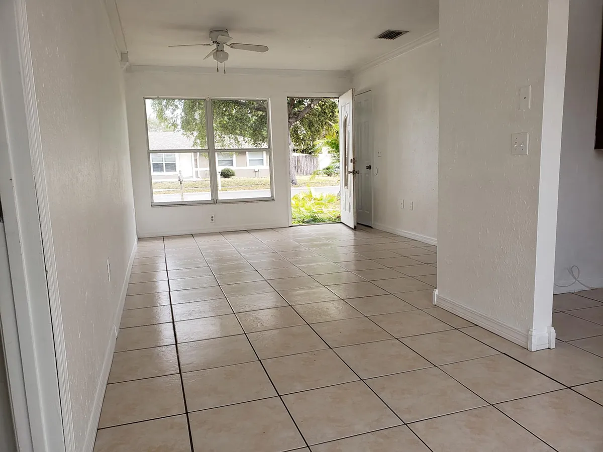 Building Photo - 3637 N Sherwood Cir