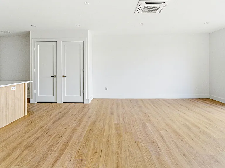 1035 Commonwealth Ave — Photo 105