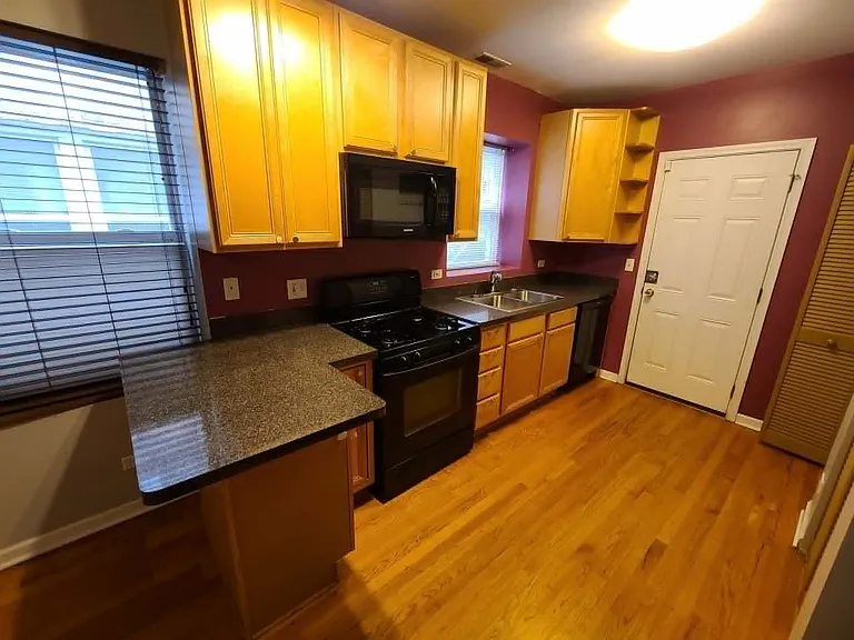 2318 W Rosemont Ave #2 — Photo 6