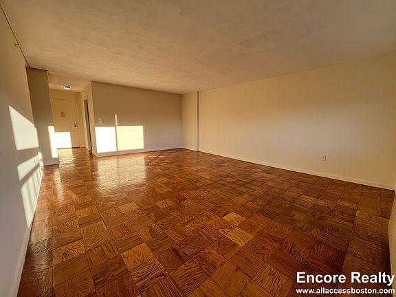 3rd image of 17 Monmouth Ct #M