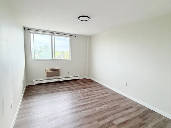 131 College Ave S #503, Sarnia, ON N7T 2Z4