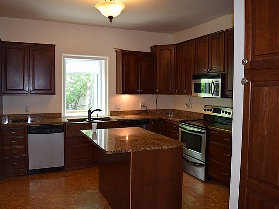 5th image of 501 Forest Ave