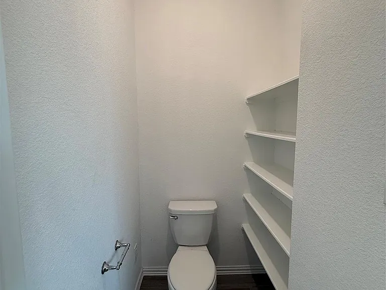 1562 Ancient Oak Ln — Photo 16