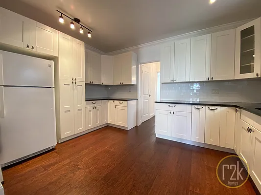 Rented by Realty 2000 Corp | media 3