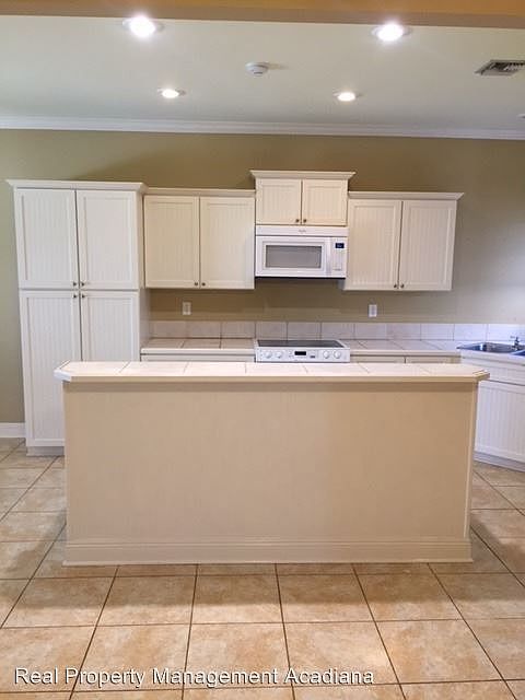 1st image of 314 N Lakepointe Dr