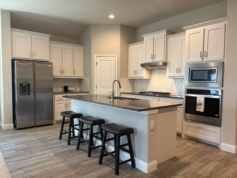 1031 Pitch Pine St — Photo 2