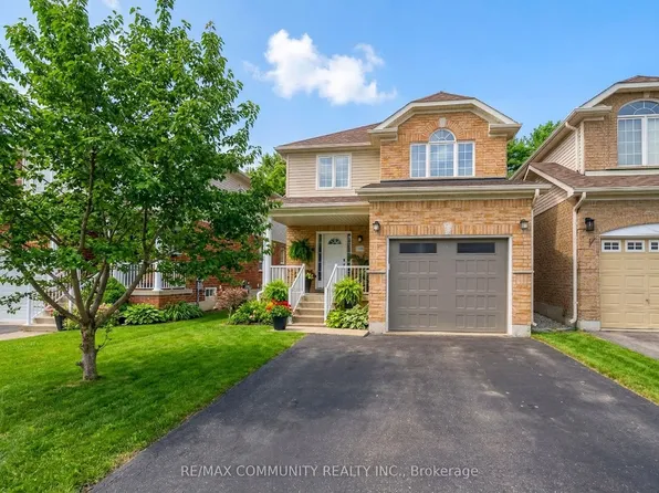 18 Duval St, Clarington, ON L1E 0E6