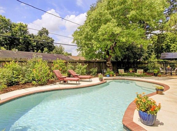 5th image of 2302 Willowby Dr
