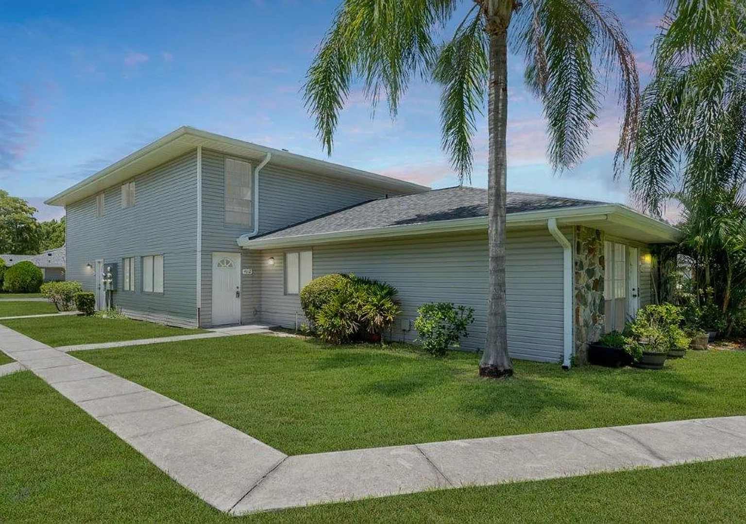 Reduced Price 2 Bedroom Condo Close To Universal And Valencia — Photo 1