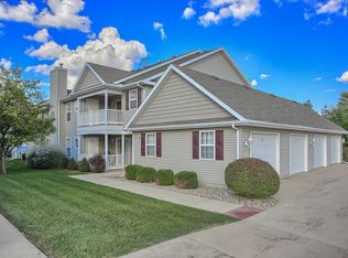 701 N Prairieview Rd APT 4, Mahomet, IL 61853