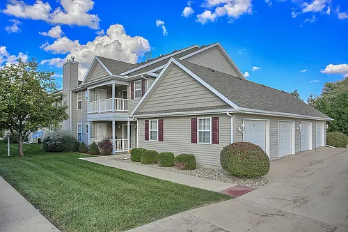 701 N Prairieview Rd #5 Photo 1