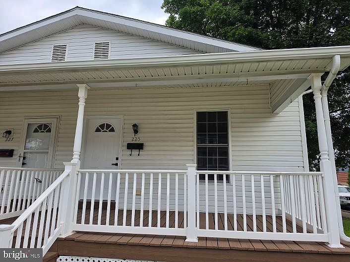 1st image of 225 N Main St