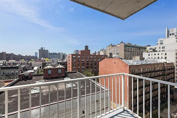 Sold by Compass | media 2