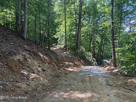 3rd image of 643 Pine Grove Rd