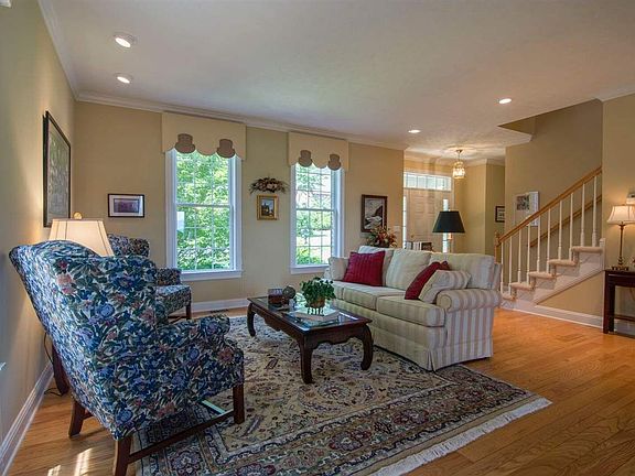 4th image of 355 Steeplechase Dr