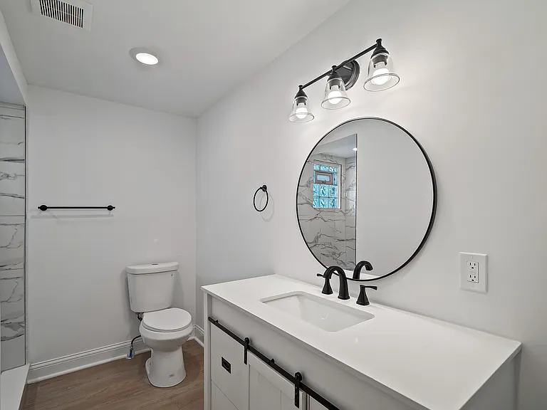 2037 W 11th St #4 — Photo 17