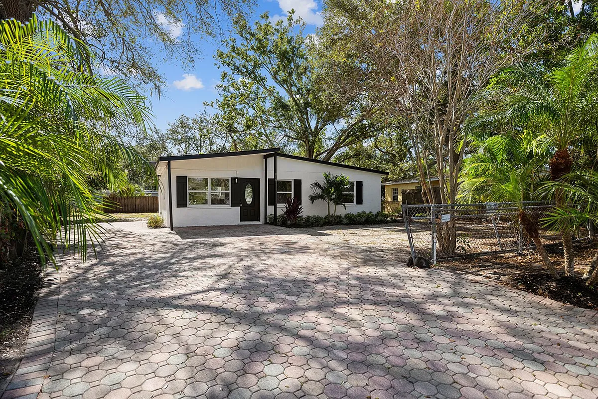 Building Photo - 818 28th Street Cir E