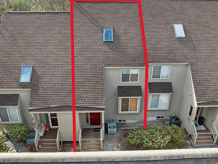 32 Suffolk Ct — Photo 41