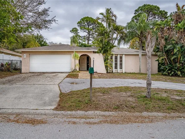 8154 Coachlight Cir, Seminole, FL 33776