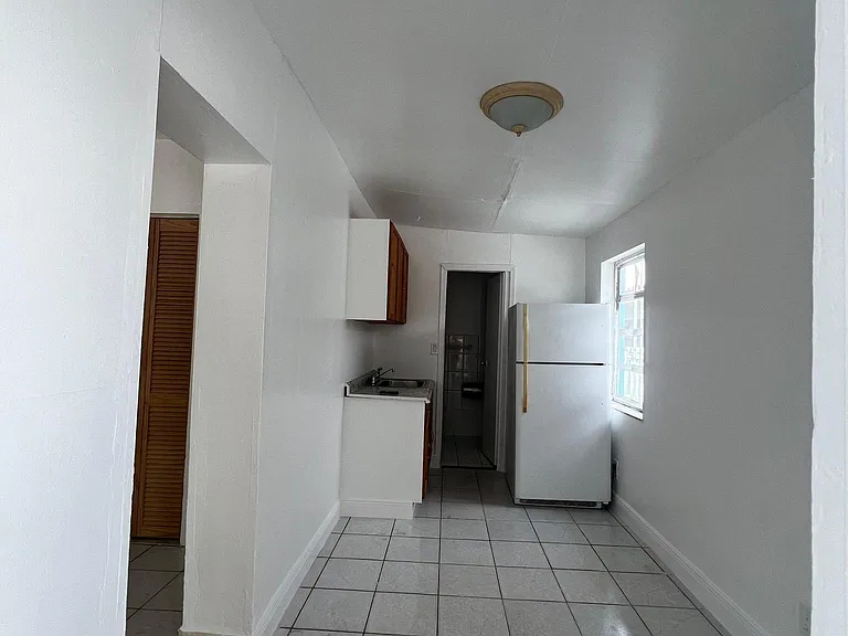 NW 60th Ave — Photo 9