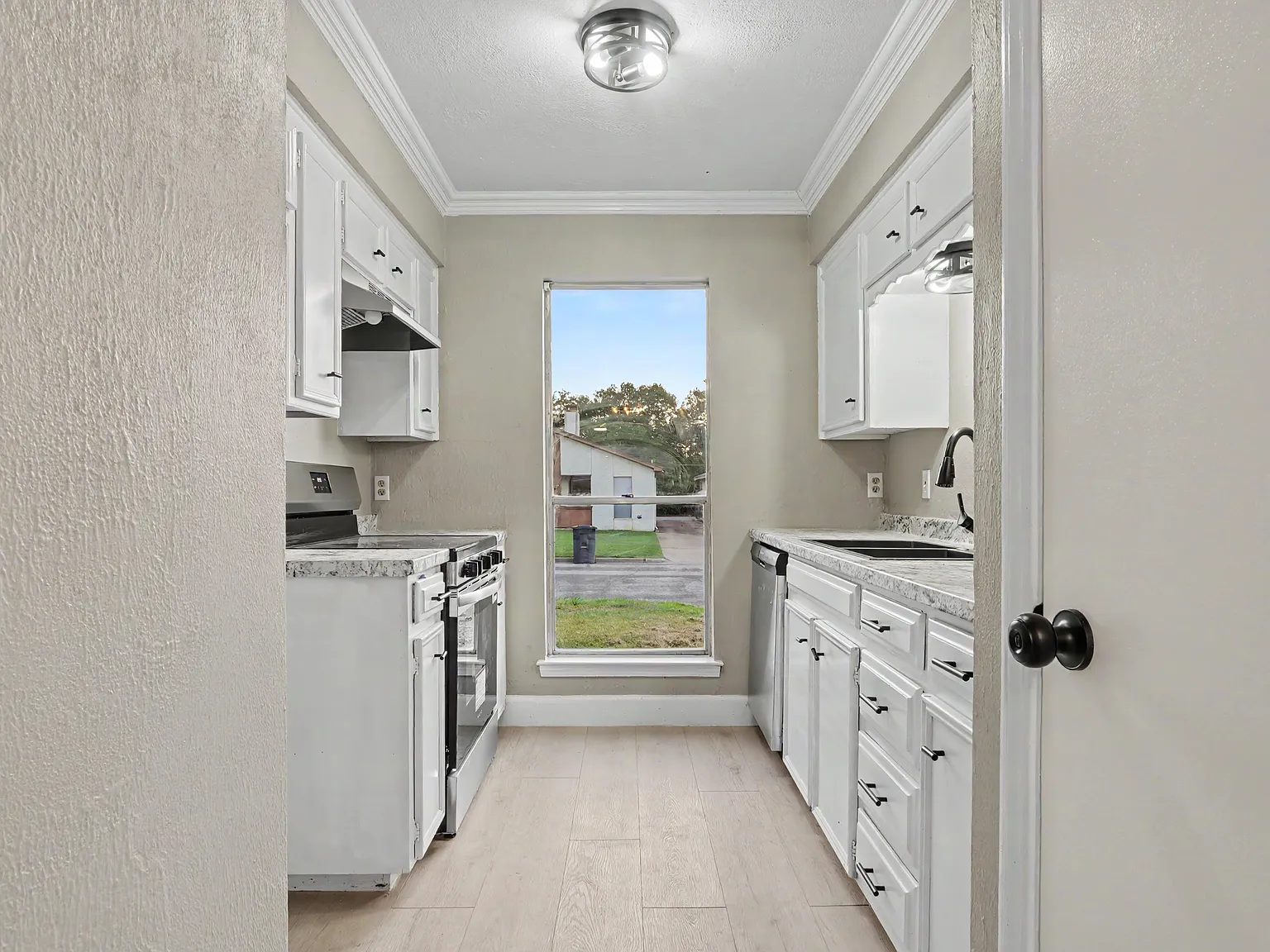 2 bed, 1.5 bath, 1037 sqft, $1,695 — Photo 4