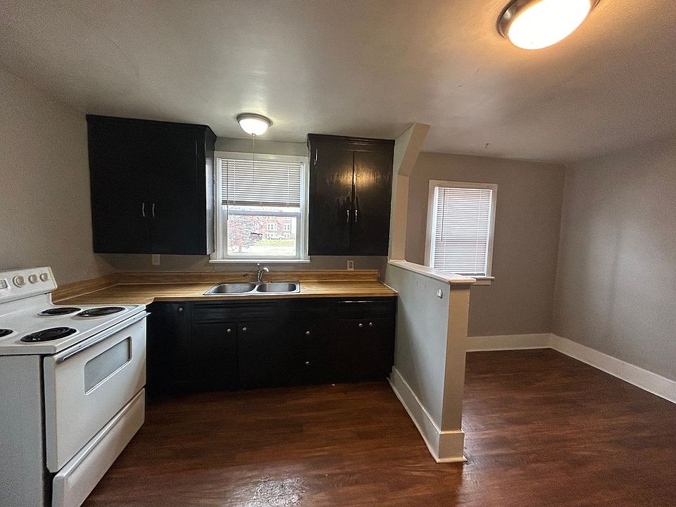 1st image of 418 W Marion St
