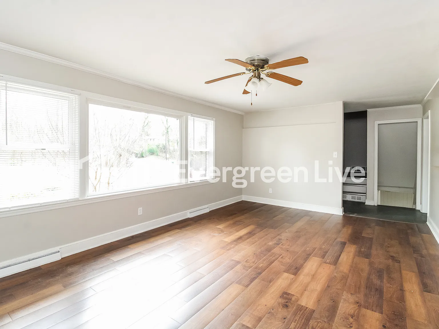 4 bed, 2.5 bath, 2565 sqft, $2,295 — Photo 2
