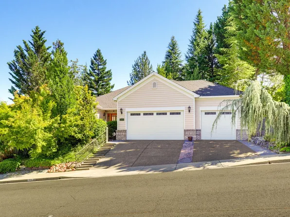 1119 NW Morgan Ln, Grants Pass, OR 97526